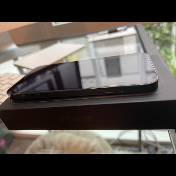 iPhone 12 Pro Blue, UNLOCKED - Picture 4 of 9